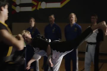 Cobra Kai 2020 Season 03 All Episodes in Hindi thumb